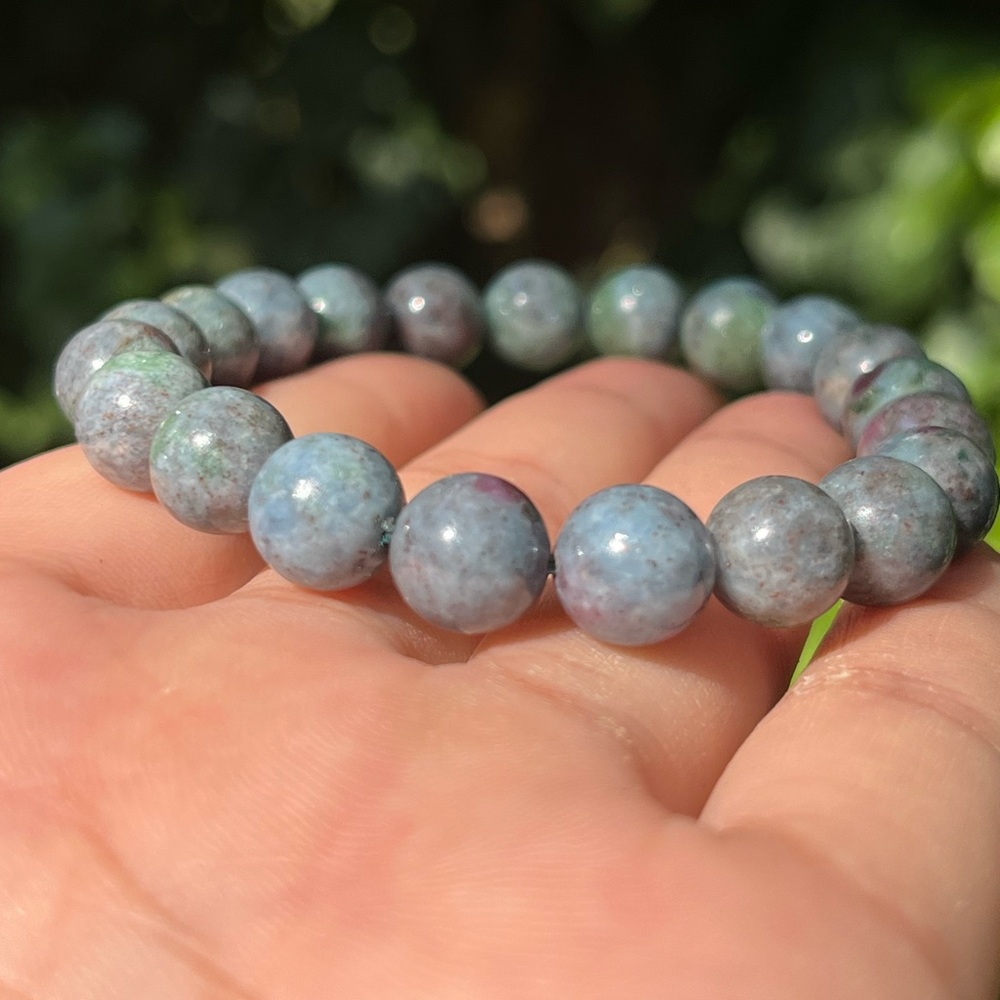 9mm Ruby‎ kyanite  stretchable bracelet